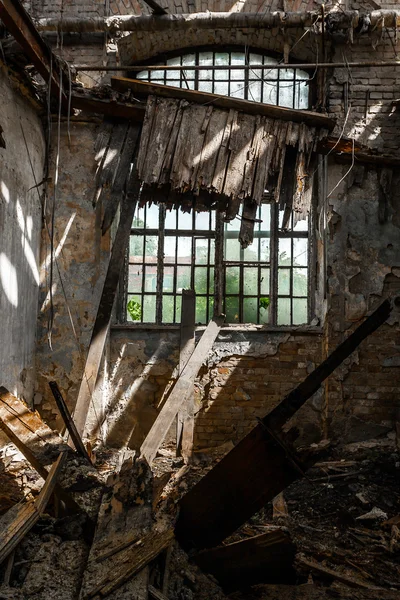 Interior industrial abandonado — Fotografia de Stock