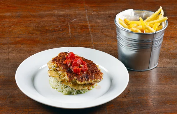 Fried chicken ribs and rice with tomato sauce — Stock Photo, Image