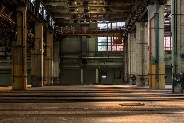 Interior industrial oscuro — Foto de Stock