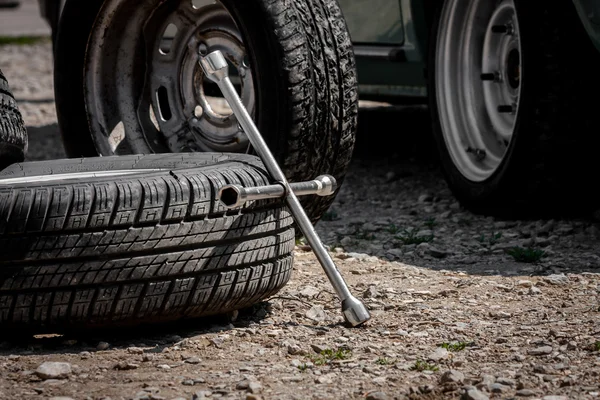 Reservewiel van een auto — Stockfoto