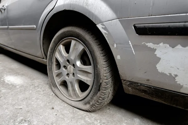 Flat rear tire on car — Stock Photo, Image