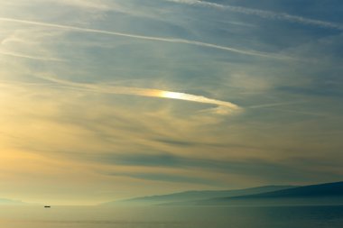 gün batımında tekne