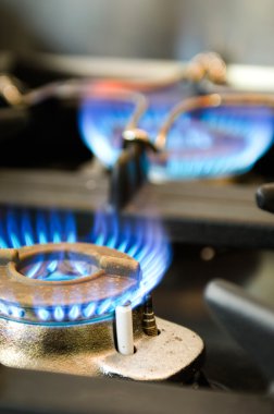Mavi alevli gaz sobası