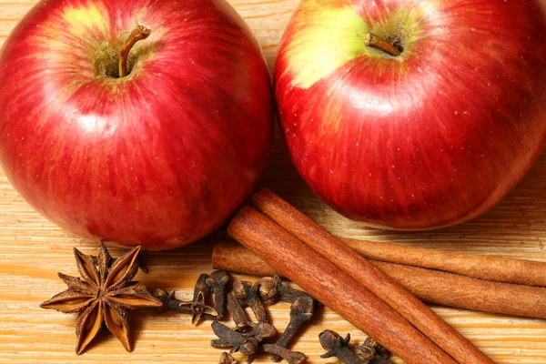 Apples with spices — Stock Photo, Image