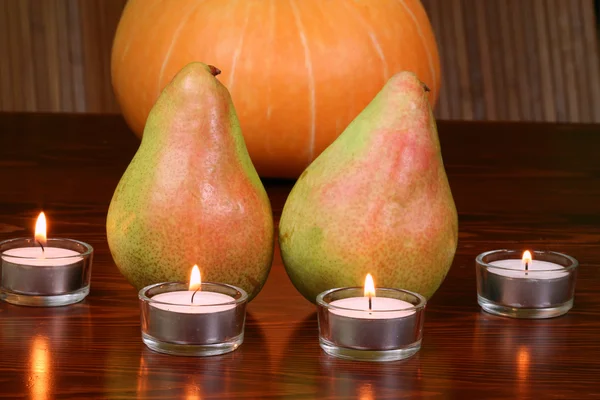 Pears and tealights — Stock Photo, Image