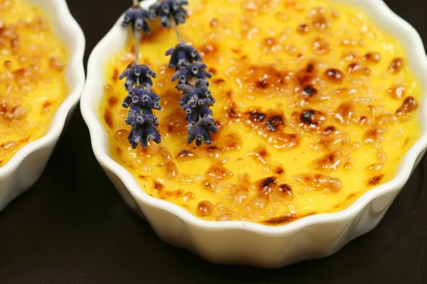 Brulee de creme com lavanda — Fotografia de Stock