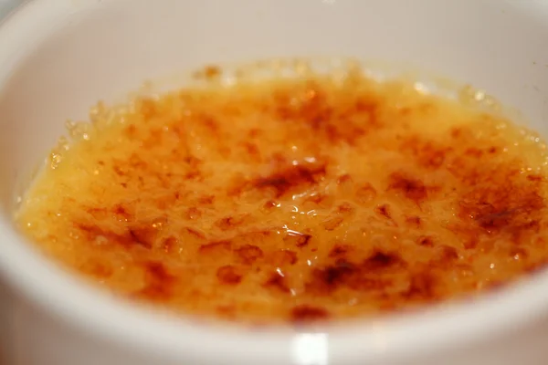 Crème brulée surface caramélisée — Photo