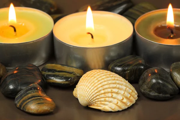 Svíčky a shell v lázních — Stock fotografie