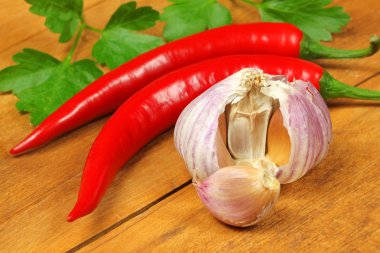 baharatlı biber ve sarımsak