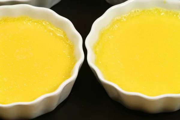 Crème brûlée in Auflaufförmchen — Stockfoto