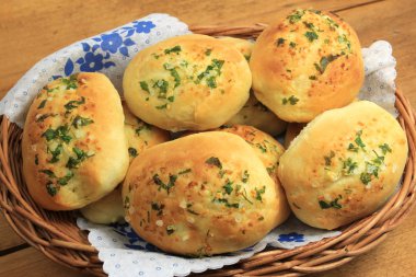 evde yapılan sarımsak ekmeği