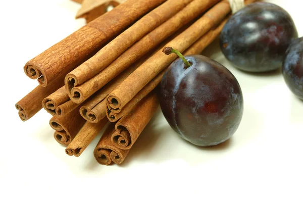 Plum and cinnamon — Stock Photo, Image