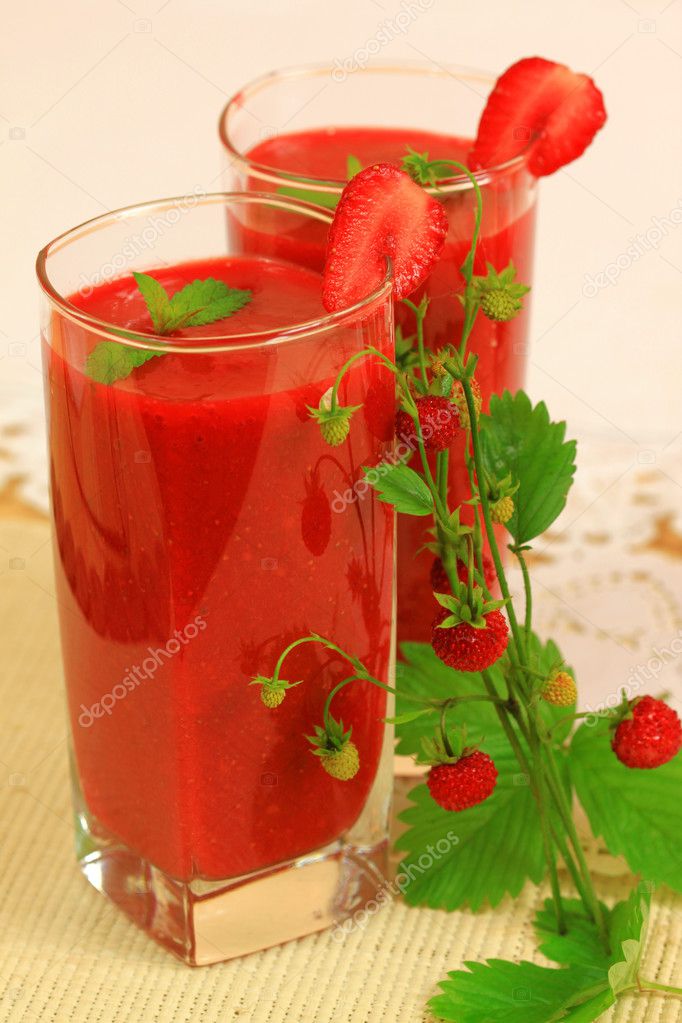 Healthy smoothies made of strawberries — Stock Photo © Studiobarcelona