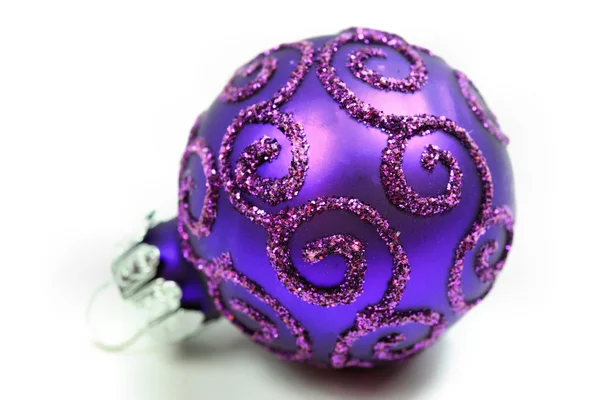 Μωβ Χριστουγεννιάτικη μπάλα γυαλί — Φωτογραφία Αρχείου