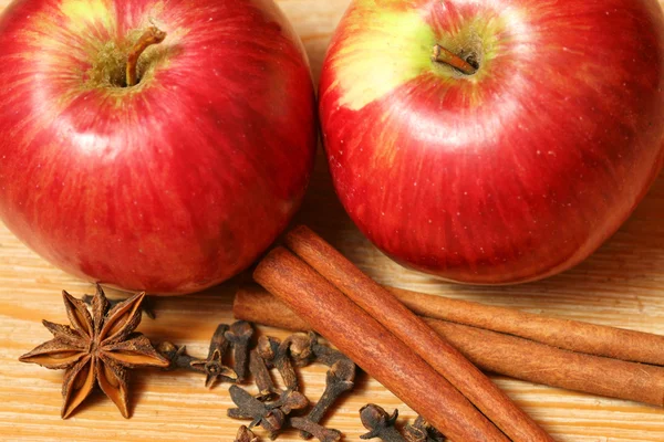 Apples with spices — Stock Photo, Image