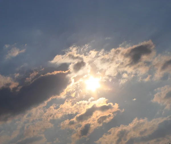 Sol no céu — Fotografia de Stock