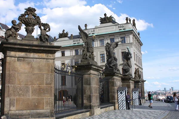 Entrada del castillo real en Praga —  Fotos de Stock