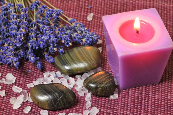 Spabehandling Aromaterapi Ljus Havssalt Och Massage Stenar — Stockfoto