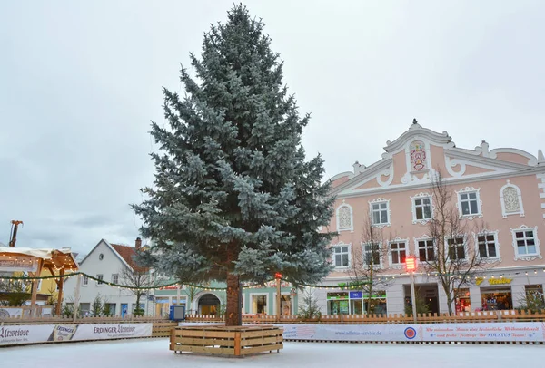 Erding November 2017 Eisbahn Und Weihnachtsbaum Auf Dem Weihnachtsmarkt Erding — Stockfoto
