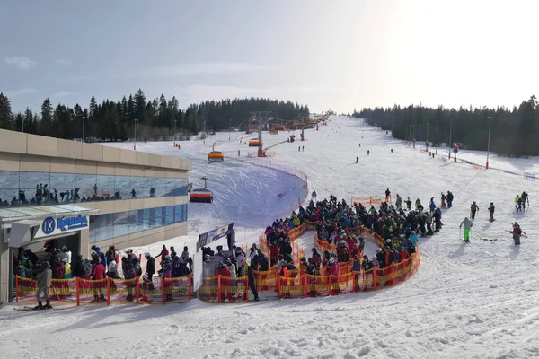 Bialka Tatrzanska Poland February 2021 Skiers Wait Line Ski Lift — Stock Photo, Image