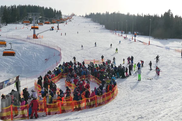 Bialka Tatrzanska Poland February 2021 Skiers Wait Line Ski Lift — Stock Photo, Image