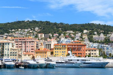 Fransa 'nın Provence kentindeki Nice' te Akdeniz 'de Fransız Liman Lympia Limanı.