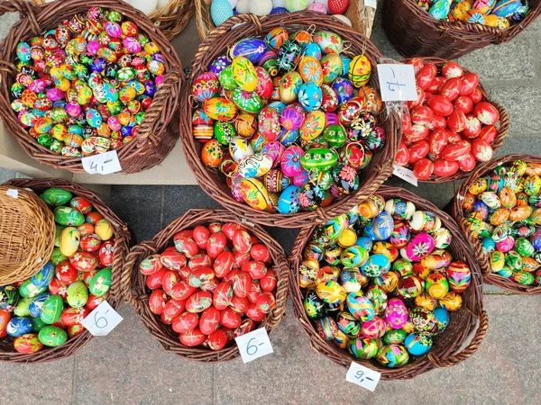 Krakow Polen April 2022 Färgglada Dekorerade Påskägg Påskmarknaden Krakow Polen — Stockfoto