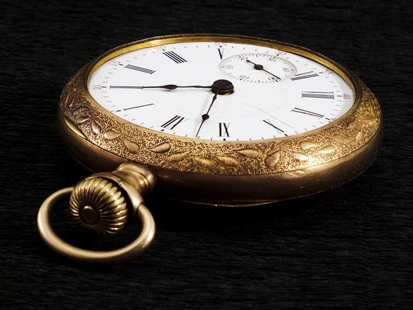 Reloj de bolsillo de oro —  Fotos de Stock
