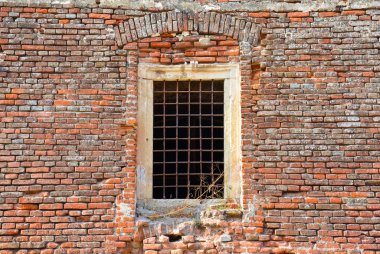 duvarda tarihi pencere