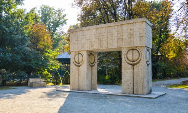 constantin öpücükle kapısı brancusi Romanya targu jiu içinde