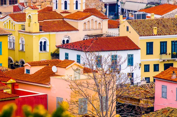 Edificios de color en el centro de Atenas . Fotos de stock