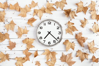 yaprakları ile saat