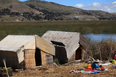 reed Adaları ile Titikaka Gölü