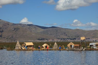 reed Adaları ile Titikaka Gölü