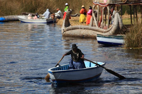 호수 Titicaca 갈 대 부츠 — 스톡 사진