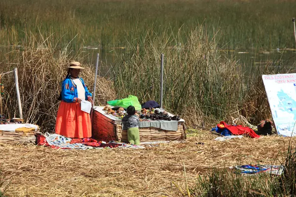 Peru titicaca Gölü traditionel kişi — Stok fotoğraf