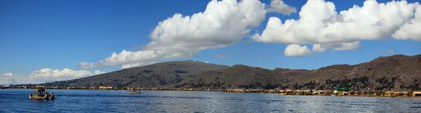 喀喀湖与芦苇群岛 — 图库照片