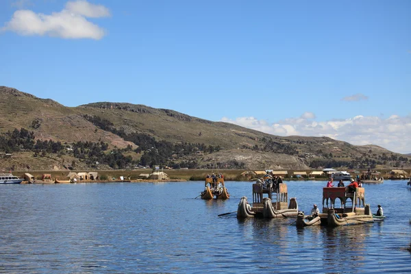 Reed boten op het Titicacameer — Stockfoto