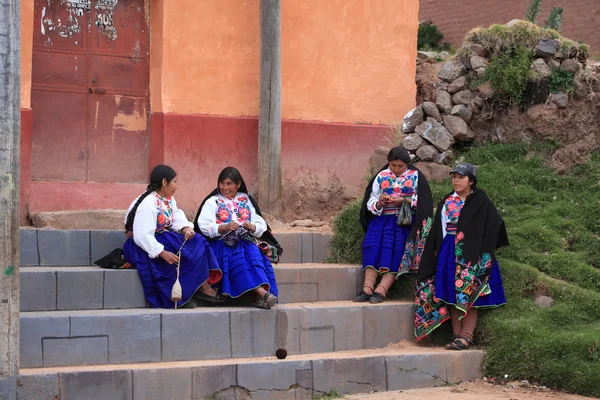 Traditionel People in Peru Lake Titicaca — Stock Photo, Image