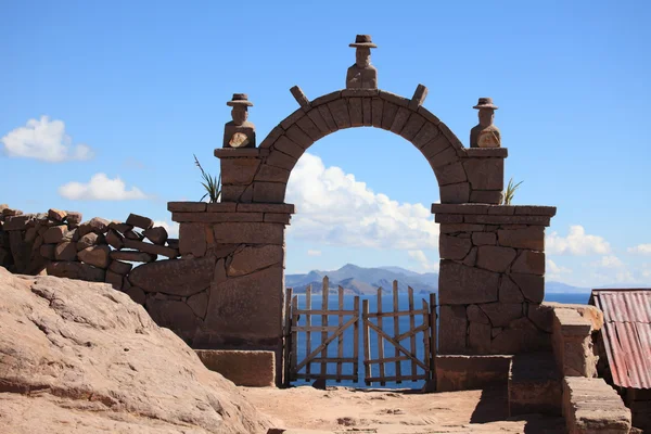 Poorten op eiland taquile het Titicacameer — Stockfoto