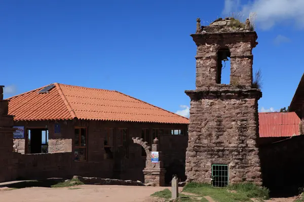 Iglesia Vieja en el Lago Taquile Titicaca Perú — Foto de Stock