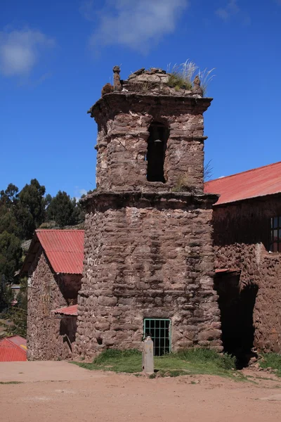 Gamla kyrkan på taquile Titicacasjön peru — Stockfoto