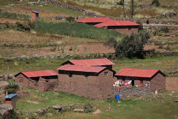 Agricultura de Pueblo y Terraza en Isla Taquile Lago Titicaca — Foto de Stock