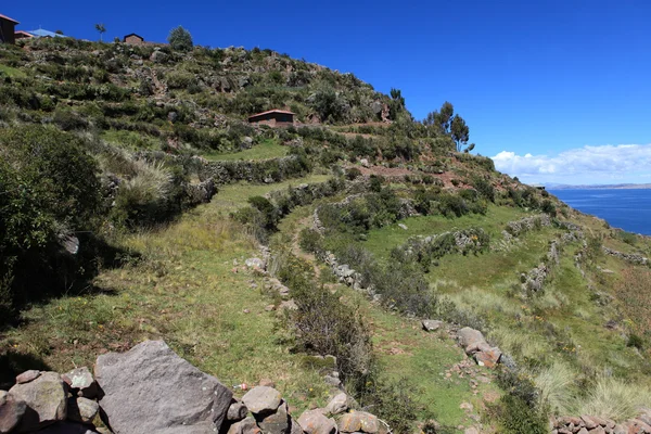 Agricultura de Pueblo y Terraza en Isla Taquile Lago Titicaca — Foto de Stock