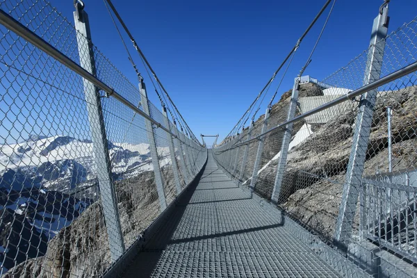 Cliff yürümek titlis lucerne, İsviçre — Stok fotoğraf