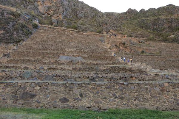 Inca terasy v chrámové opevnění leží peru — Stock fotografie