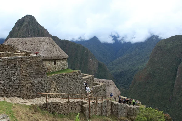 Machu picchu la ville cachée de l'inca dans les nuages — Photo