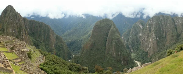 Machu picchu skryté město Inků v oblacích — Stock fotografie