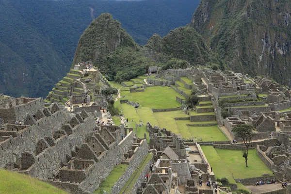Machu Picchu a rejtett inka város a felhők — Stock Fotó