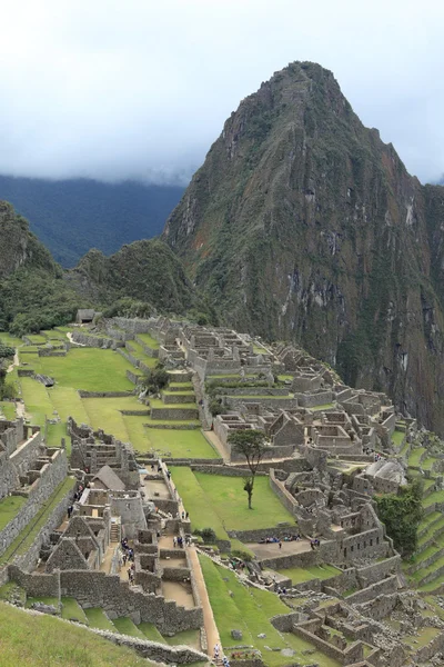 Machu picchu la ciudad inca escondida en las nubes — Foto de Stock